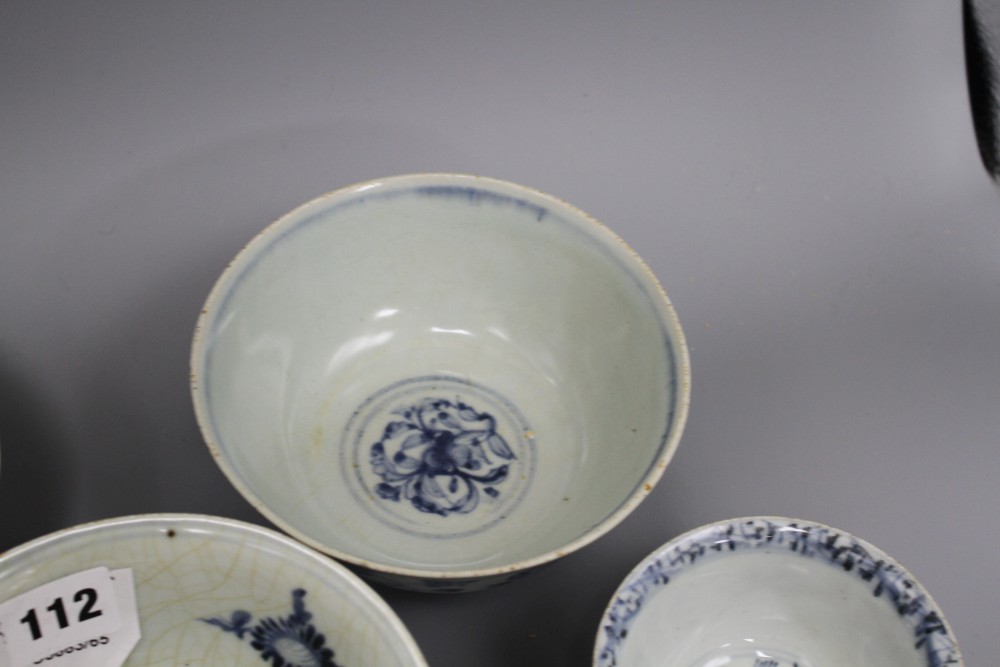 Five Chinese Ming blue and white bowls, 15th-16th century, diameter 15.5cm (1), 15cm (3) and 10cm (smallest)